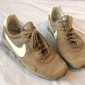 Nike tennis shoes